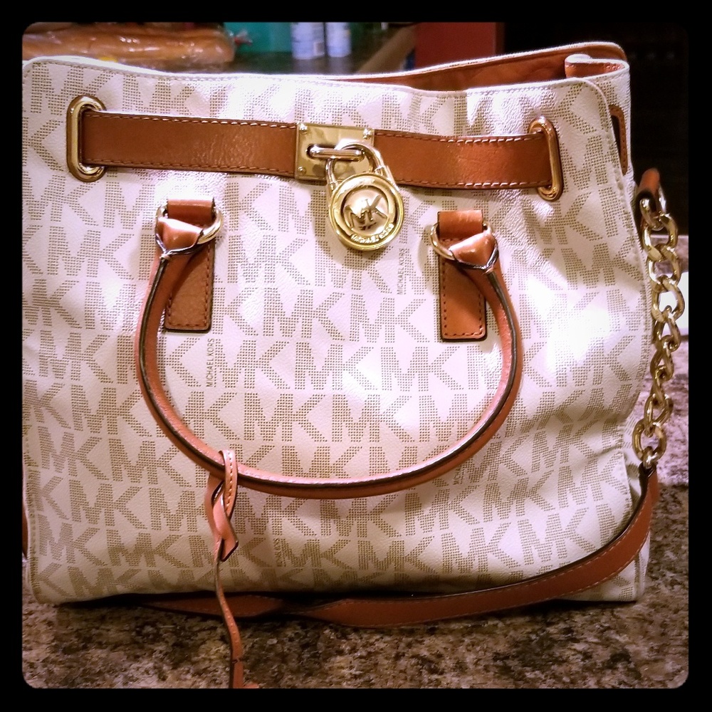 Micheal Kors purse